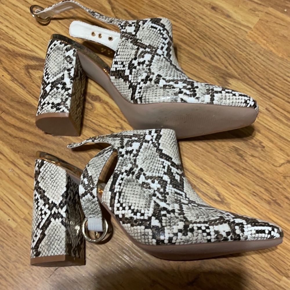 Block Heel Faux Snake Skin shoes.  Size 12. New